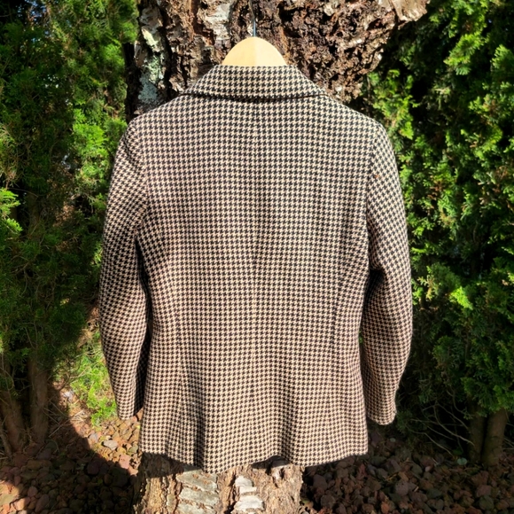 Vintage 90s Wool Houndstooth Blazer by Jaeger - Picture 2 of 3